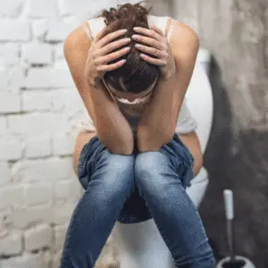 Pessoa com intestino preso pode buscar fisioterapia para constipação como tratamento funcional