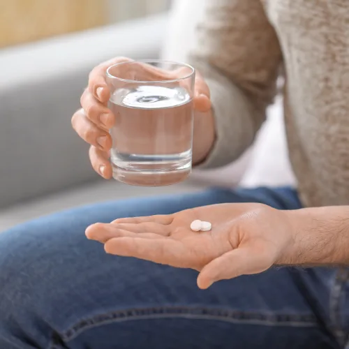 Reflux Médicaments : Pourquoi les Médicaments Ne Résolvent Pas Toujours le Reflux Chronique